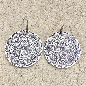 Tulip Silver Carved Disk Earrings - KITTY KAT